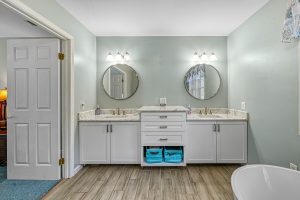 Double vanity in en suite